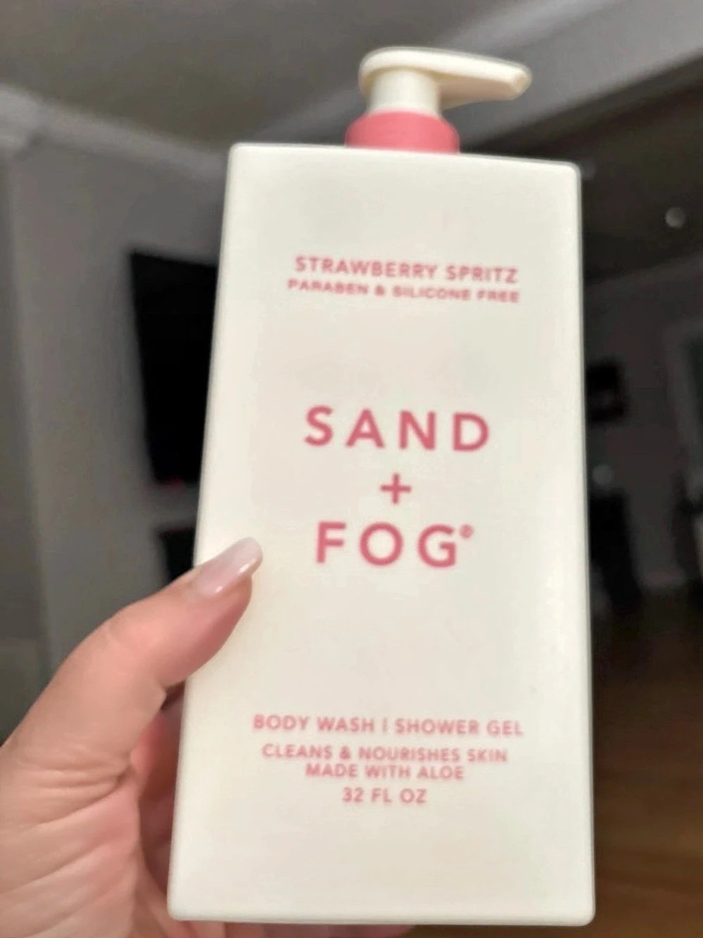 SAND + FOG Strawberry Spritz Body Wash 32 fl oz NWT